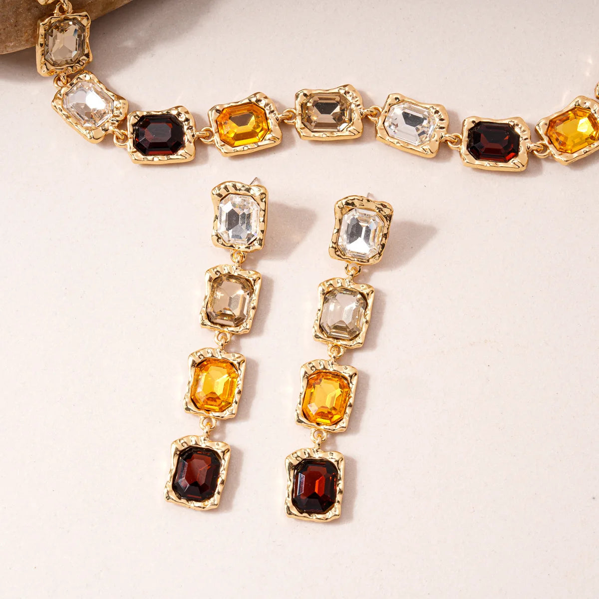 URBAN CRYSTAL NECKLACE AND EARRING SET